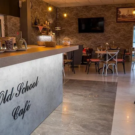 בית הארחה Old School