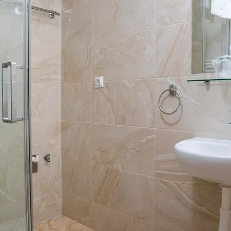 Old School בית הארחה Belusa